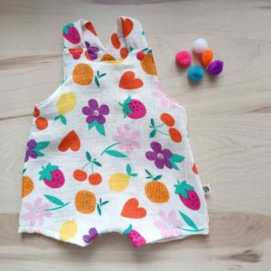 Peto muselina de flores y frutas muy fresco para el verano, hecho por La Sombra del Gato