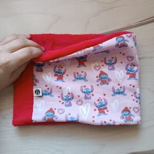 Braga de cuello de personajes de inspiración en Stich para protegerse del frio hecho por La Sombra del Gato