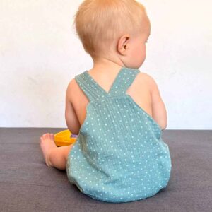 Peto muselina verano en color verde hecho por La Sombra del gato .