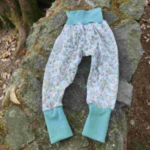 Pantalones evolutivos flores hechos a mano por La Sombra Del Gato