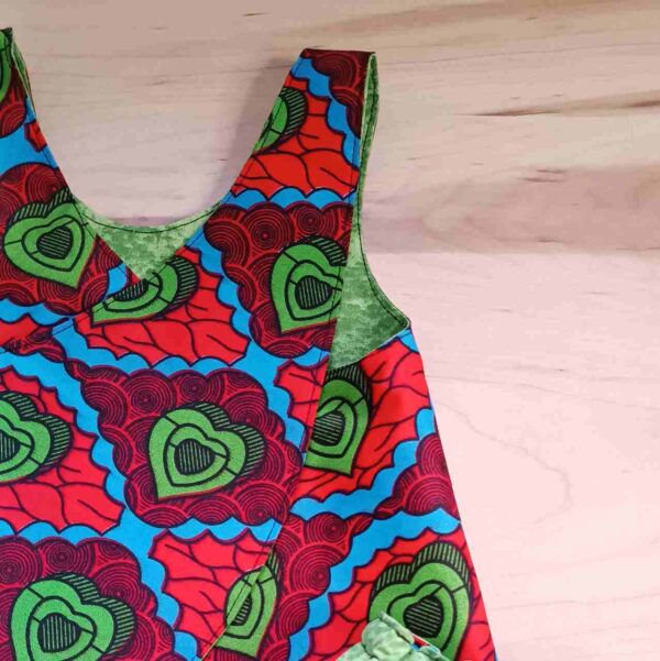 Vestido infantil hecho a mano con tela wax