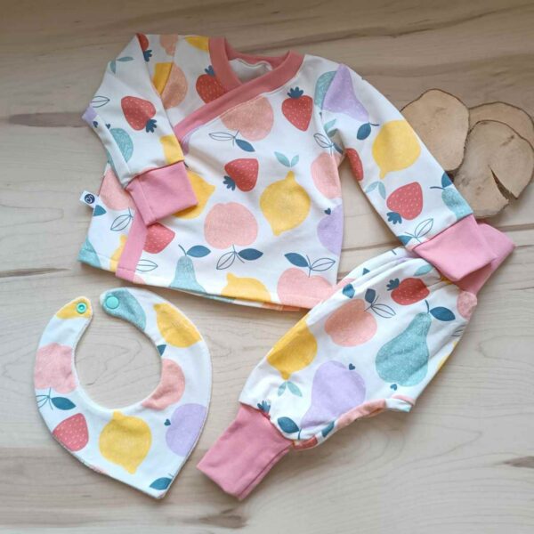 canastilla para bebe con estampado de frutas