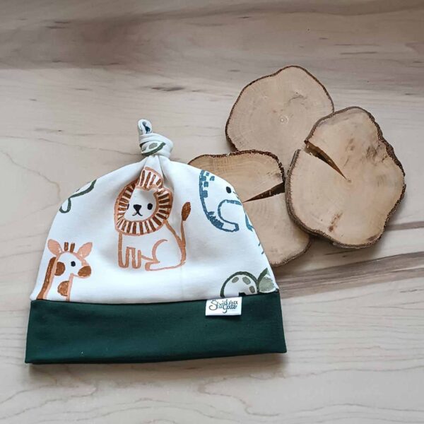 Regalo para bebe gorrito de animales hecho a mano por la sombra del gato