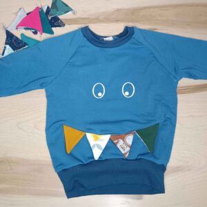 Sudadera evolutiva infantil azul artesana con monstruito - Vista producto completo - La Sombra del Gato