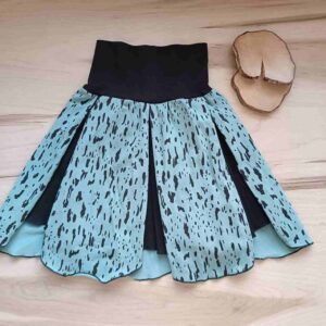 Falda azul con vuelo estilo punky de La Sombra Del Gato
