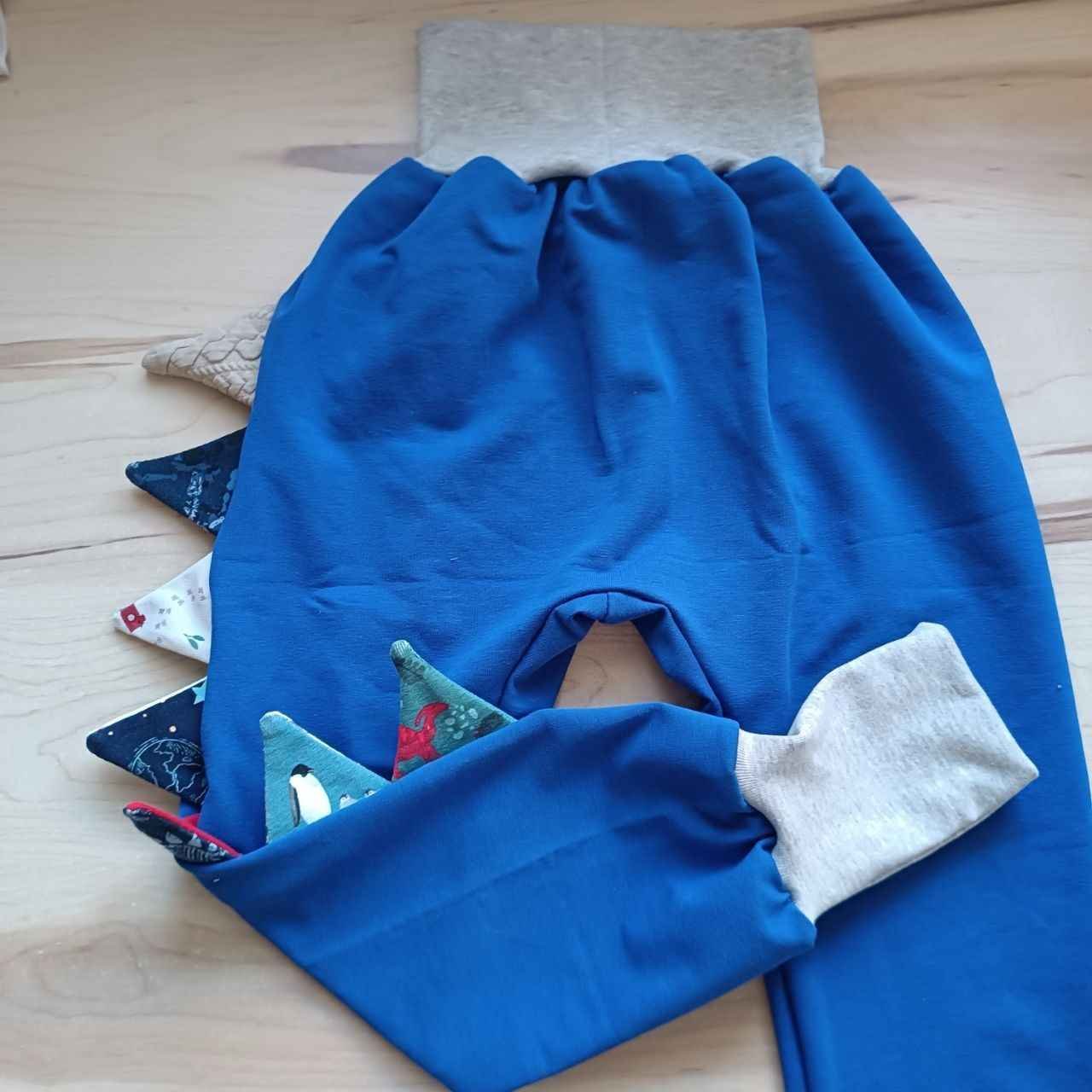 Pantalones evolutivos personalizables con escamas de dragón de La sombra Del Gato